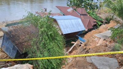 Longsor Rusak 3 Rumah dan Mushola di Muara Bunyut, Akses Jalan Kampung Lumpuh