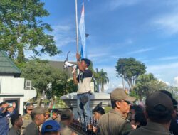 HMI Samarinda Geruduk Kantor Gubernur Kaltim