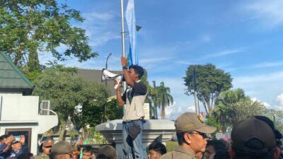 HMI Samarinda Geruduk Kantor Gubernur Kaltim