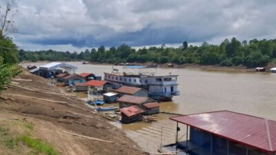 Kemarau Parah, Kapal Samarinda Mahulu Hanya Bisa Sandar di Long Iram