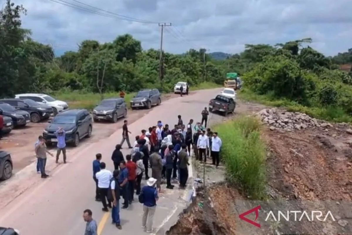 Gubernur Kaltim, jalan Sangatta Bengalon, PT KPC, tambang Kutai Timur, kerusakan jalan nasional