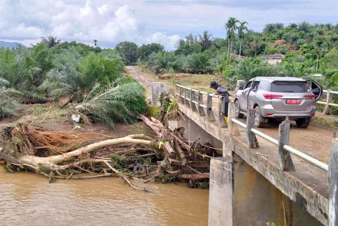 banjir bandang Long Ikis, BPBD Paser, Sungai Samuntai, Desa Lombok, bencana hidrometeorologi