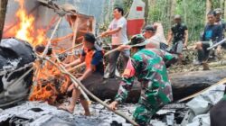 Prajurit Kodam VI/Mulawarman Evakuasi Korban Pesawat Jatuh Pelita Air di Krayan