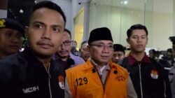 Eks Menteri Agama Yaqut Cholil Qoumas Resmi Gunakan Rompi Tahanan KPK