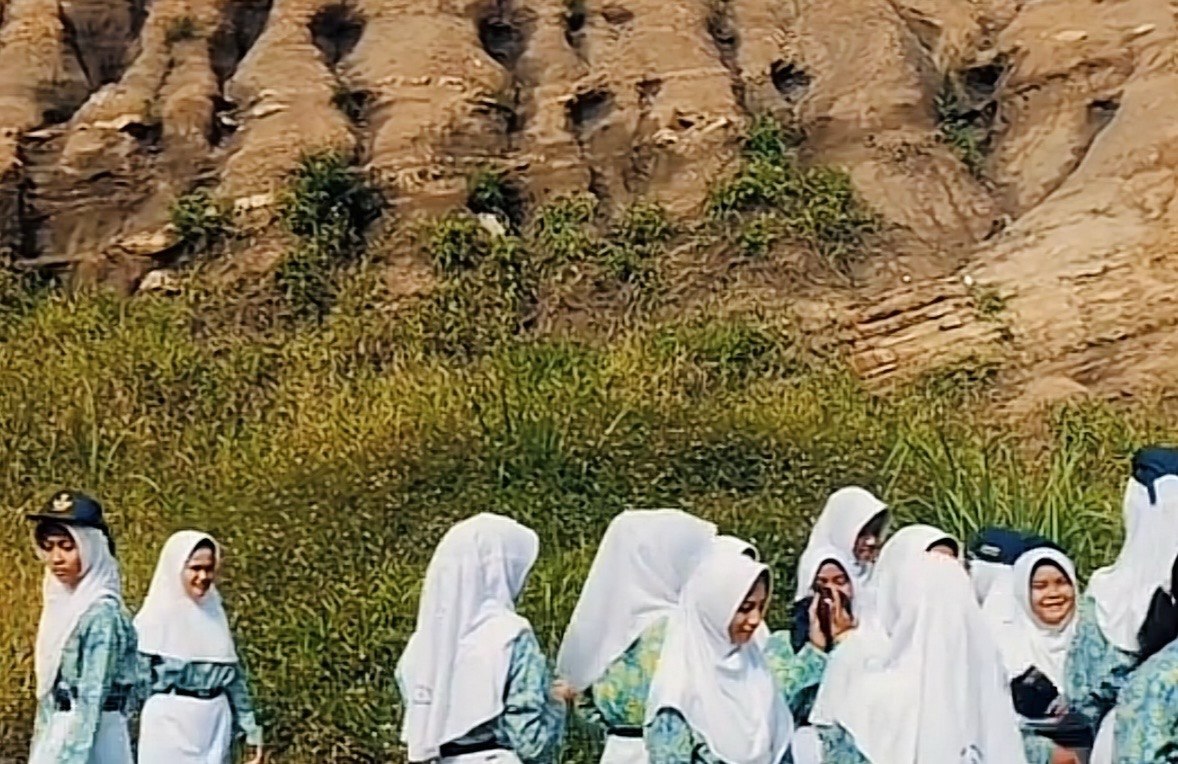 Longsor Ancam Aktivitas Siswa di SMPN 3 Gunung Tabur