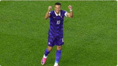 Prancis Hajar Swedia 3-0, Mbappe Cetak Dua Gol Samai Rekor Messi