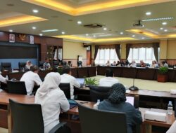 Diminta Kembalikan Dana Insentif, Tangis Guru Swasta Pecah di Ruang Rapat DPRD