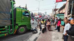 Sopir Mengaku Rem Bermasalah, Truk Tabrak Motor di Turunan Rapak