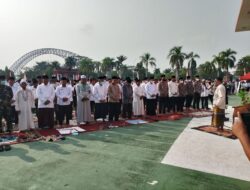 ASN Pemkab Kukar hingga Pelajar Sujud Minta Hujan di Halaman Kantor Bupati