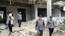Ketua DPRD Kukar dan Rektor Unikarta Disergap Bau Limbah Bulu Ayam di Bangunan Kampus Tenggarong Seberang 